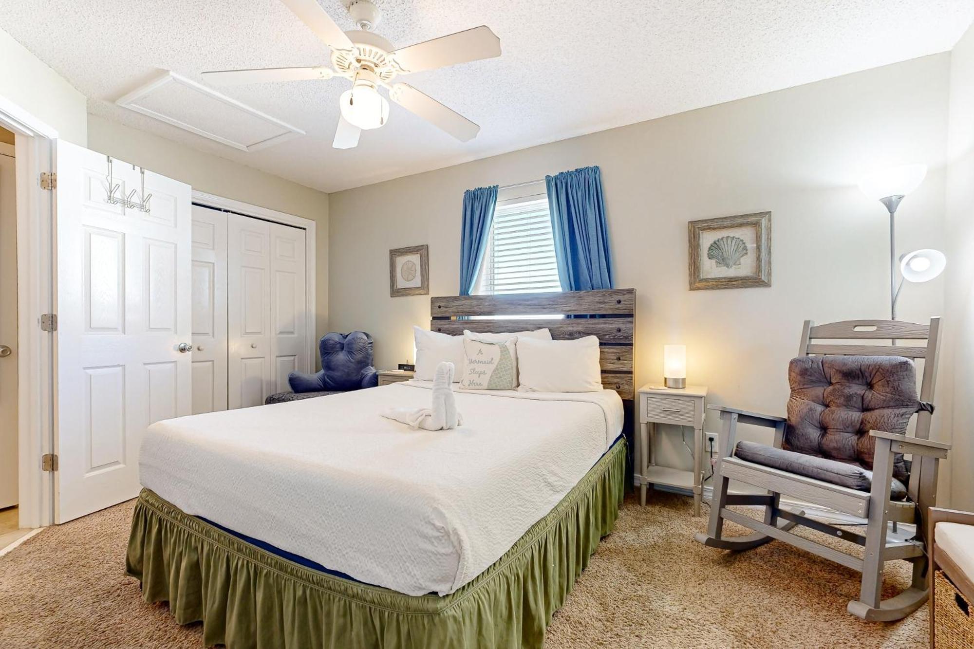 Gulf Island 733 Apartment Navarre