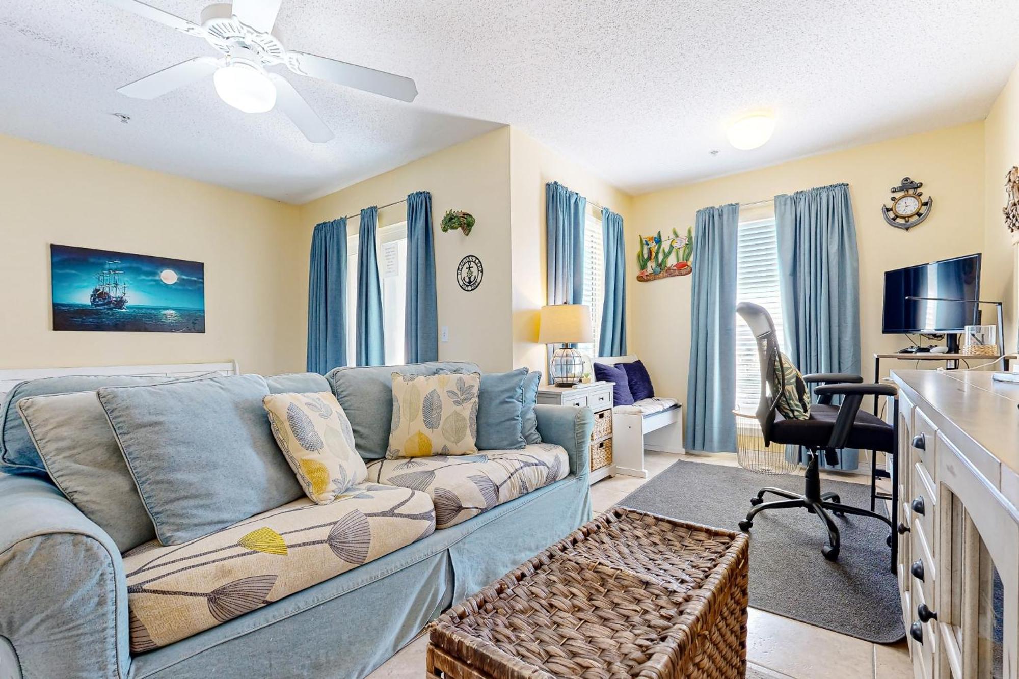 Gulf Island 733 Apartment *